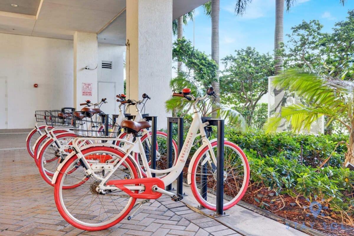 Infinite View Balcony With Pool, Gym And Near Beach Apartment Hallandale Beach Exterior photo