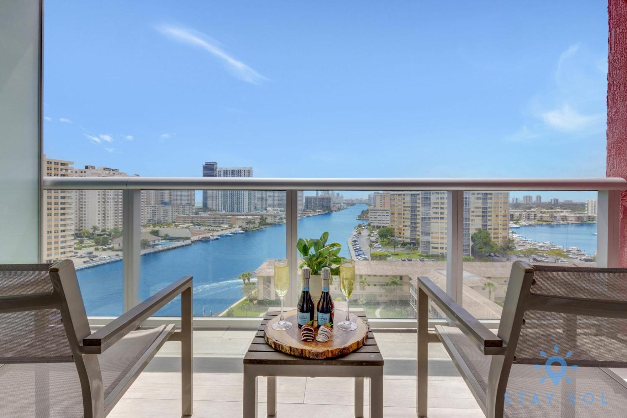 Infinite View Balcony With Pool, Gym And Near Beach Apartment Hallandale Beach Exterior photo