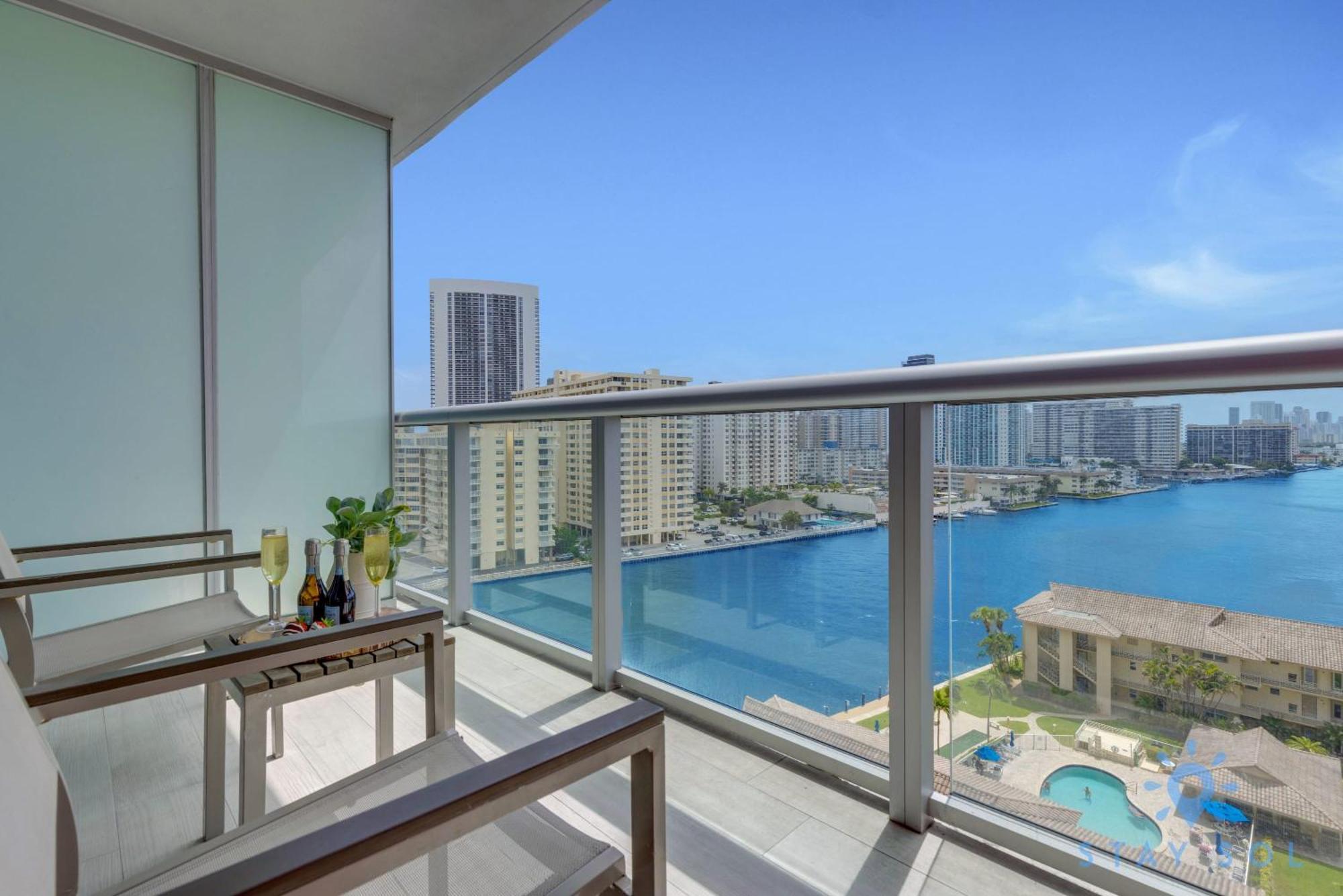 Infinite View Balcony With Pool, Gym And Near Beach Apartment Hallandale Beach Exterior photo