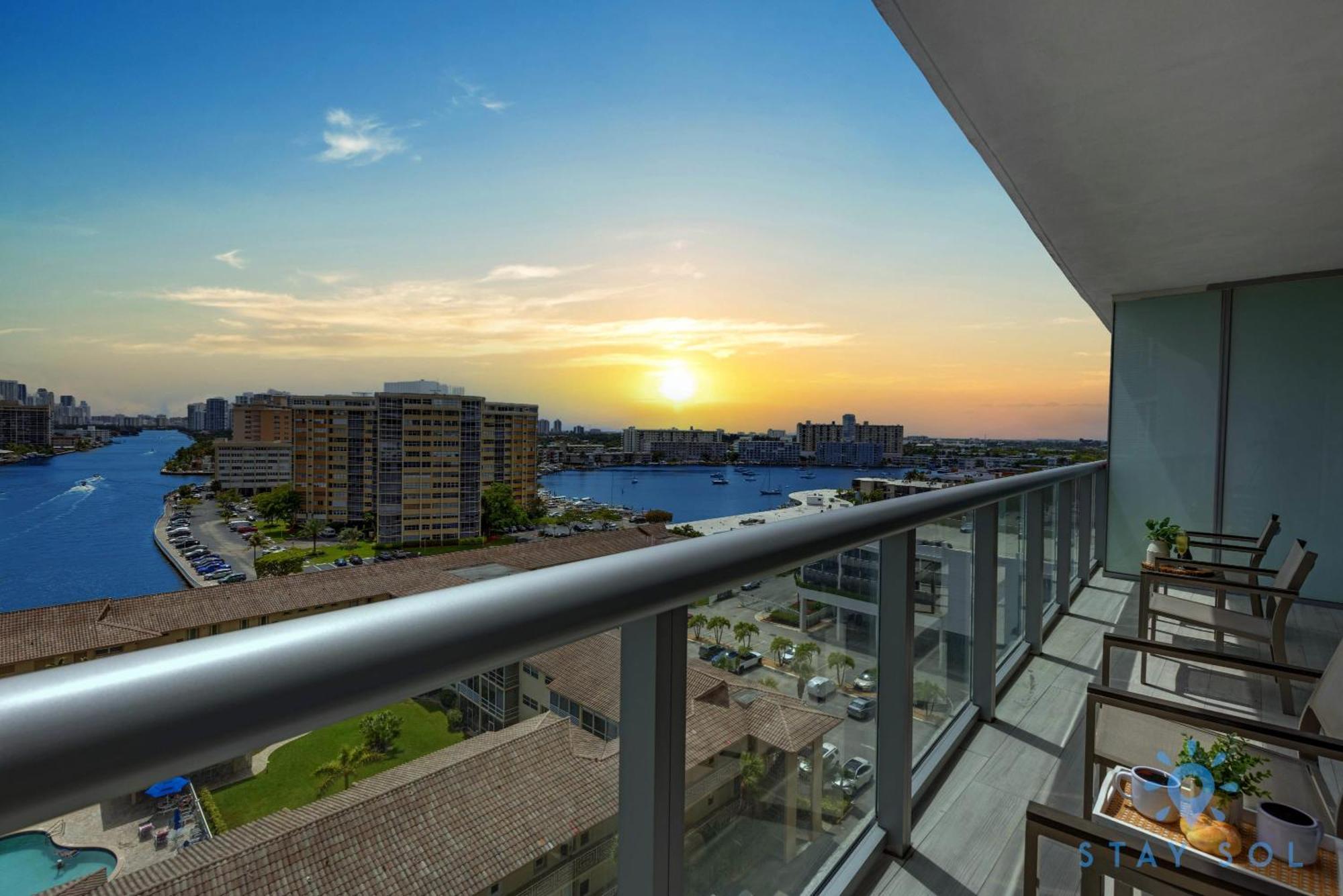 Infinite View Balcony With Pool, Gym And Near Beach Apartment Hallandale Beach Exterior photo