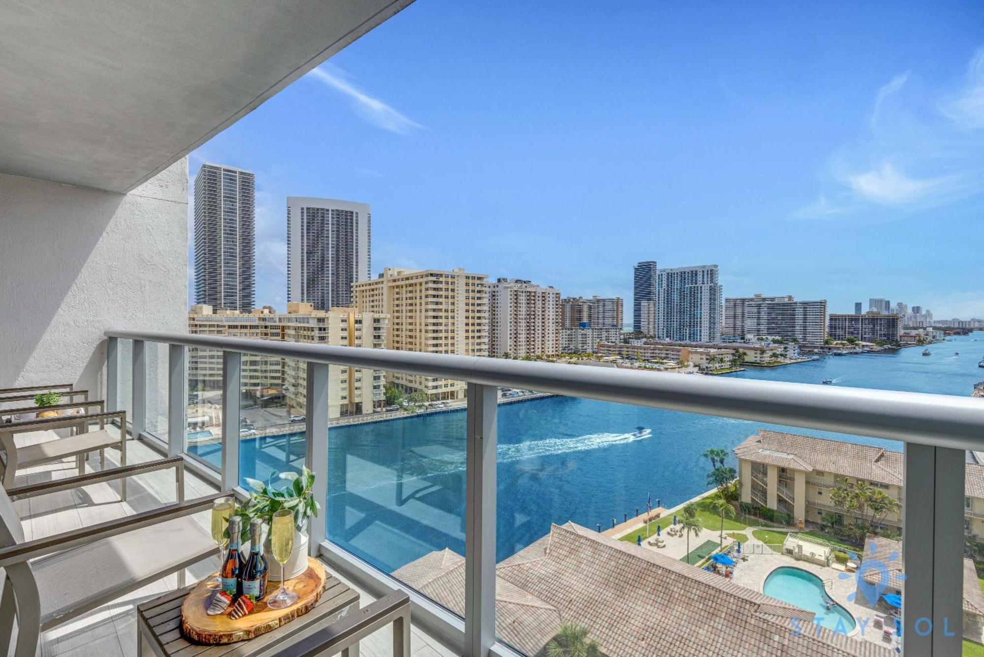 Infinite View Balcony With Pool, Gym And Near Beach Apartment Hallandale Beach Exterior photo